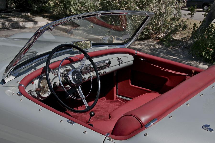 Интерьер Nash-Healey Roadster Silver 1953 года  (фото 6 из 8)